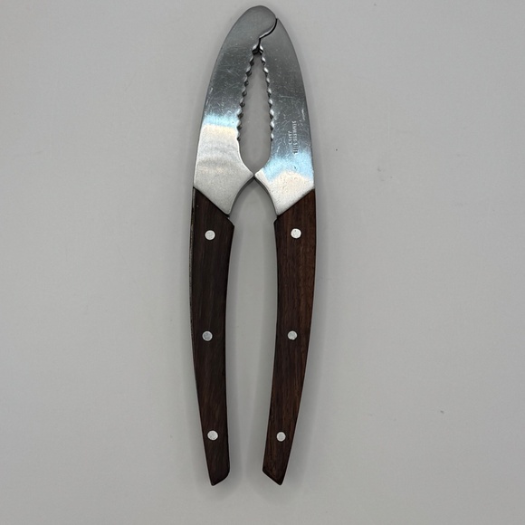 Teak wood handled nut cracker or shellfish cracker set. Vintage made in Japan. - Picture 5 of 12